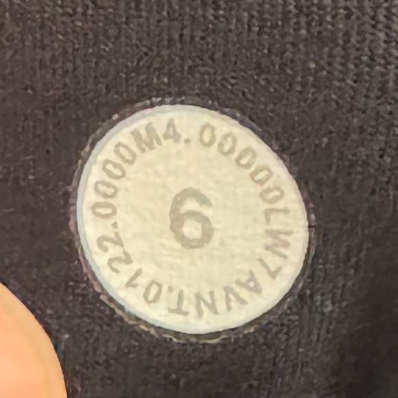 Lululemon Speed Up shorts 4” - Picture 5 of 5